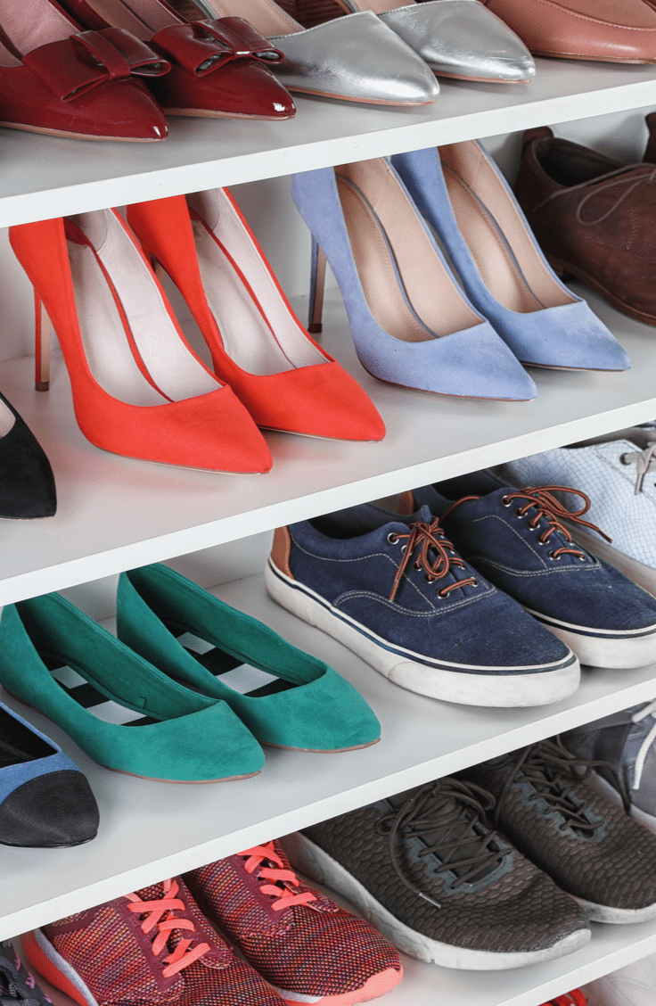Having organized shoes is the best! Before they take over the closet and you lose your mind trying to find the right pair, take a look at these awesome ways to organize shoes. 