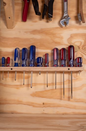 Here are some brilliantly clever garage organization tips! Clean up all the junk in your garage with these unique and creative ideas! Never misplace anything in your garage again with these guide to the perfect storage space. We even have organization ideas for small tools. 