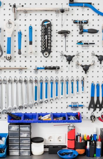 Here are some brilliantly clever garage organization tips! Clean up all the junk in your garage with these unique and creative ideas! Never misplace anything in your garage again with these guide to the perfect storage space. Peg board is the best way to keep things organized in your garage. 