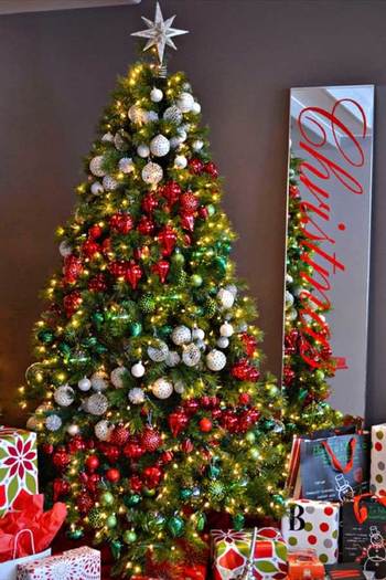 Christmas, Christmas trees, Christmas decor, popular pin, holiday decor, DIY holiday decor, Christmas tree inspiration. 