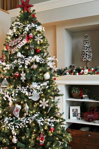 Christmas, Christmas trees, Christmas decor, popular pin, holiday decor, DIY holiday decor, Christmas tree inspiration. 