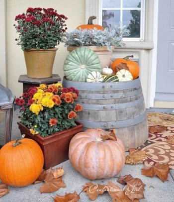 15 Beautiful Ways to Decorate Your Porch This Fall10