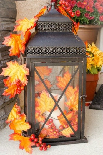 15 Beautiful Ways to Decorate Your Porch This Fall13