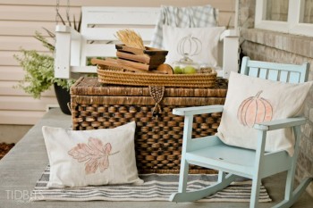 15 Beautiful Ways to Decorate Your Porch This Fall3