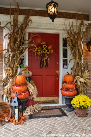 15 Beautiful Ways to Decorate Your Porch This Fall4