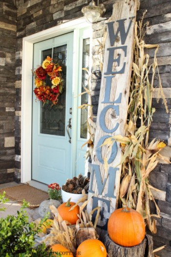15 Beautiful Ways to Decorate Your Porch This Fall8