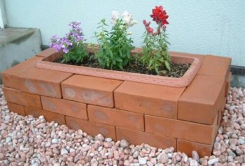 Repurpose projects, home DIY projects, home decor, popular pin, DIY home decor, gardening projcts, things to do with old bricks.