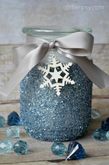 Christmas decor, mason jar crafts, things to do with mason jars, christmas, holiday ideas, popular pin, decorating ideas, DIY home, DIY Christmas. 