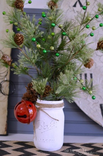 Christmas decor, mason jar crafts, things to do with mason jars, christmas, holiday ideas, popular pin, decorating ideas, DIY home, DIY Christmas. 