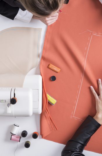 Starting a new hobby like sewing can be intimidating if you don't know a few tricks. With these sewing hacks, sewing will be so much easier and therefore more enjoyable. Trust me, these hacks are a game changer! 