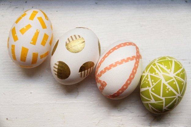 Easter Eggs, Easter Egg Tips and Tricks, Easter Egg Hacks, How to Decorate Easter Eggs, Cool Ways to Decorate Easter Eggs, Easter Crafts, Easter Crafting Tips, Spring Projects, Easter Projects, Easter Crafts for Kids ,Spring Holiday, Popular Pin