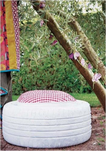 10 Adorable Outdoor Furniture DIYs| Outdoor Furniture, Outdoor Furniture Projects, DIY Furniture, DIY Furniture Projects, Home Decor, Home Decor Hacks, Outdoor Living, Outdoor Living Tips and Tricks, DIY Patio Furniture. 