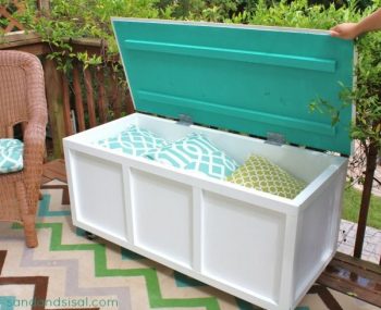 10 Adorable Outdoor Furniture DIYs| Outdoor Furniture, Outdoor Furniture Projects, DIY Furniture, DIY Furniture Projects, Home Decor, Home Decor Hacks, Outdoor Living, Outdoor Living Tips and Tricks, DIY Patio Furniture. 