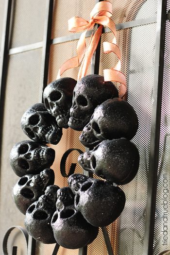 10 EASY Dollar Store Halloween Decorations - Dollar Store Halloween Decor, DIY Halloween Decor, Halloween Home Decor, Holiday Decor for the Home, DIY Holiday Decor, Halloween Decorations for the Home, Cheap Home Decorations, Cheap Halloween DIYs, Cheap Halloween Decor, Popular Pin