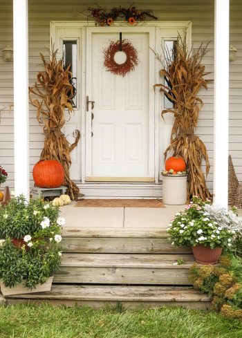 Front Door Decorations for Fall - Fall Porch Decor, DIY Front Porch, Holiday Porch Decor, Front Porch Fall, Holiday Home Decor, DIY Holiday Decor, Curb Appeal, Curb Appeal Projects, Popular Pin