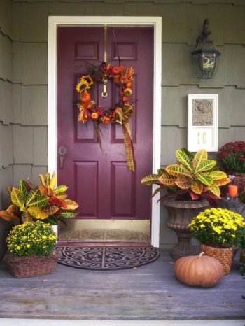 Front Door Decorations for Fall - Fall Porch Decor, DIY Front Porch, Holiday Porch Decor, Front Porch Fall, Holiday Home Decor, DIY Holiday Decor, Curb Appeal, Curb Appeal Projects, Popular Pin