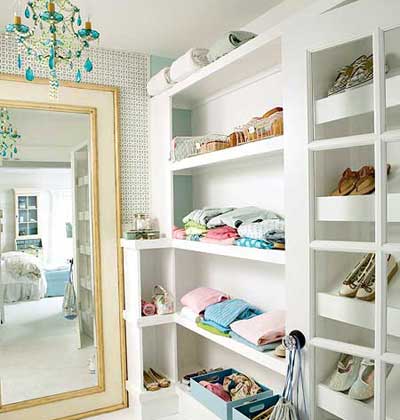 10+ Closets That Will Put Carrie Bradshaw to Serious Shame| DIY Closet, Closet Organization, Easy Closet Organization, Gorgeous DIY Closets, DIY Closets, Closet Remodel, Closet Remodel Ideas, Popular Pin #DIYCloset #ClosetRemodel #ClosetOrganization