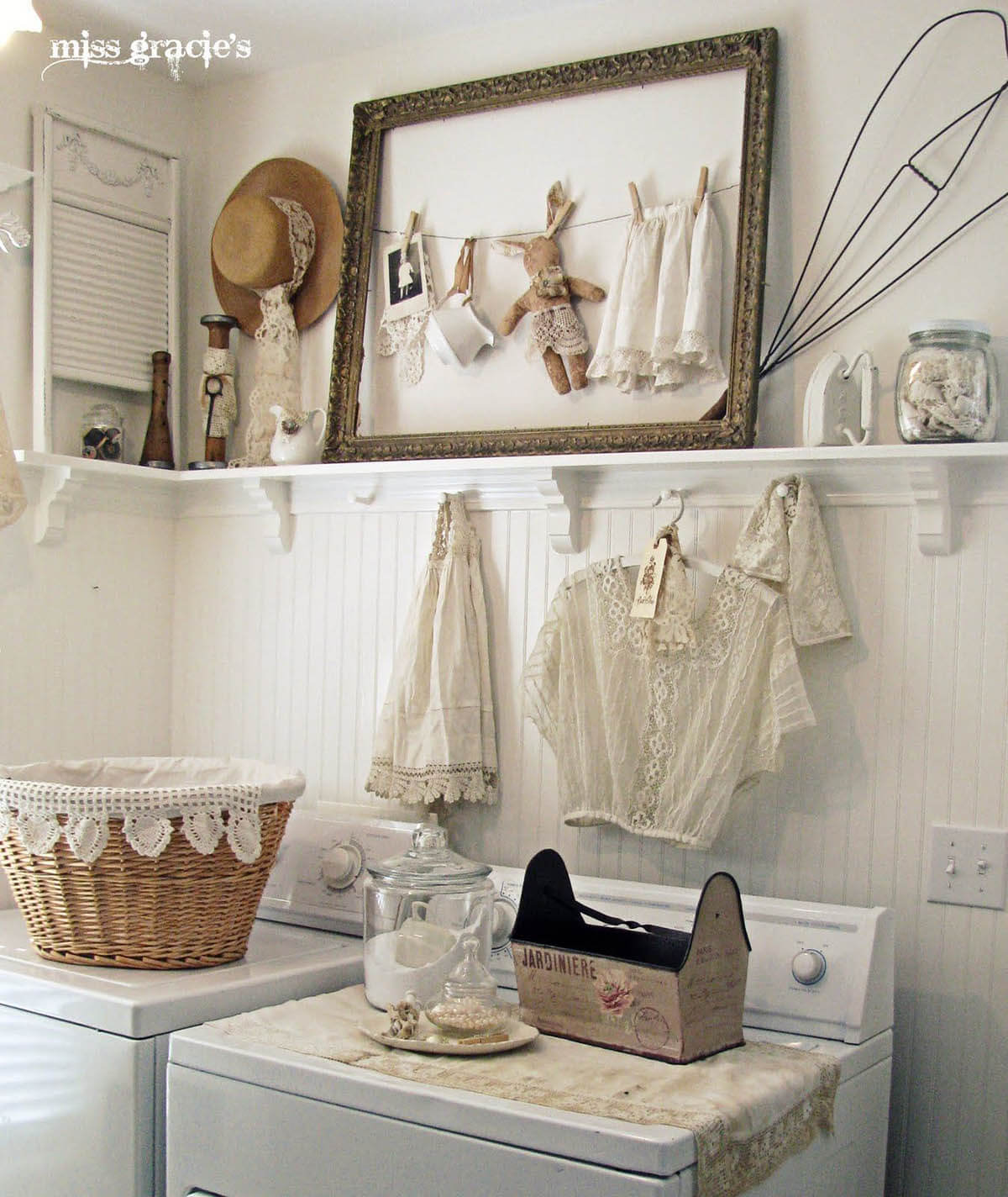 Do It Yourself Ideas for A Vintage Laundry Room| Laundry Room, Vintage Laundry Room, Laundry Room Decor, DIY Home, DIY Room Decor, DIY Laundry Room, Vintage, Vintage Home Decor, Popular Pin #Vintage #DIYHome