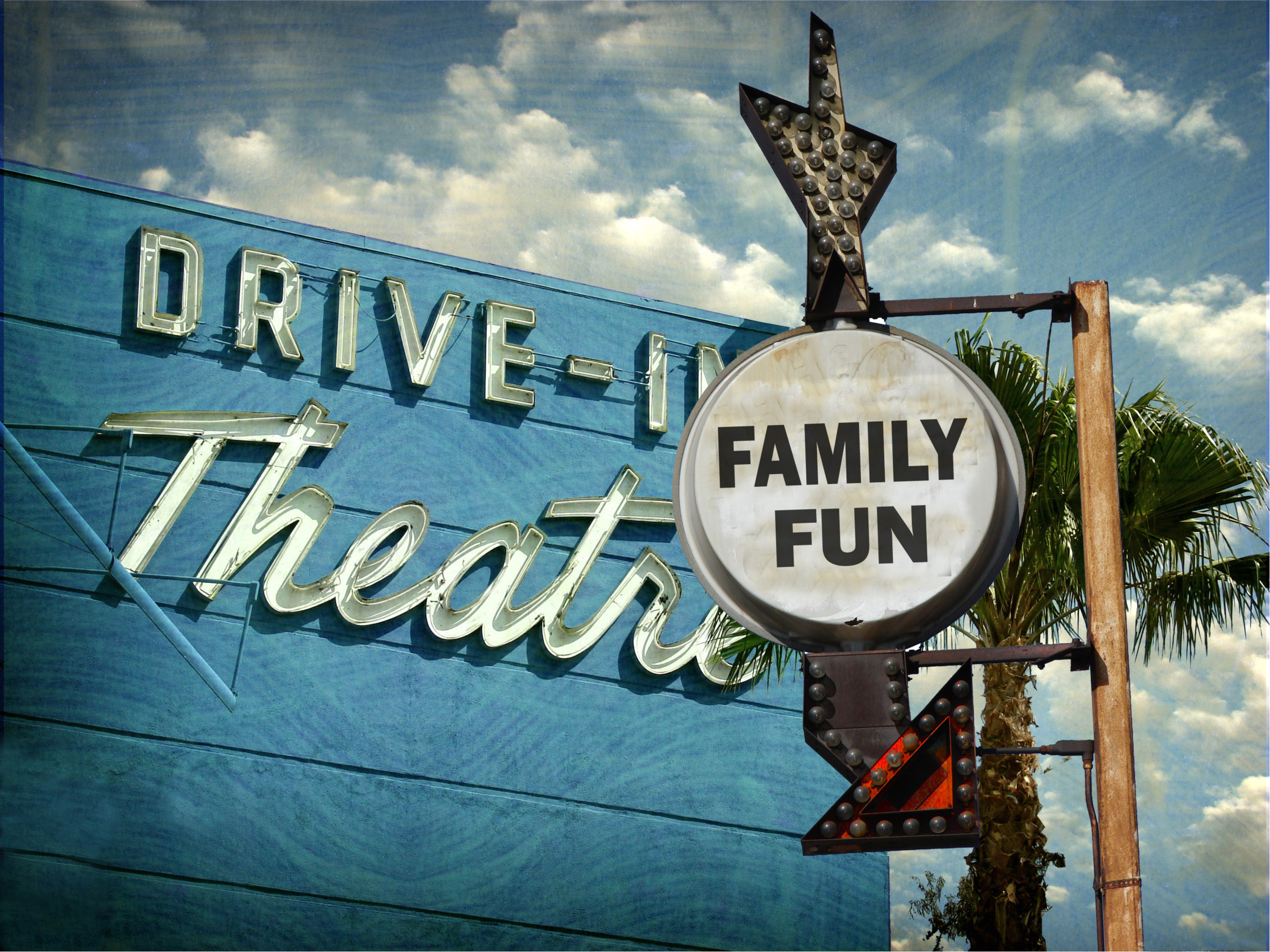 Drive in Movie theatre. things to do in summer | things parents should do with their kids every summer | summer activities | summer family activities | activities 