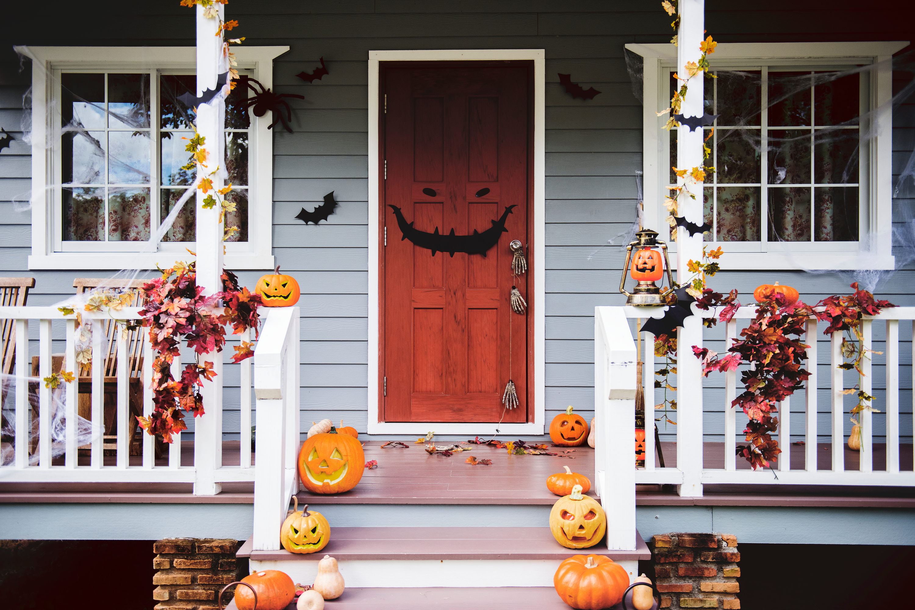 Halloween porch | Halloween porch decorating | porch | porch decor | Halloween | Halloween decor | fall 