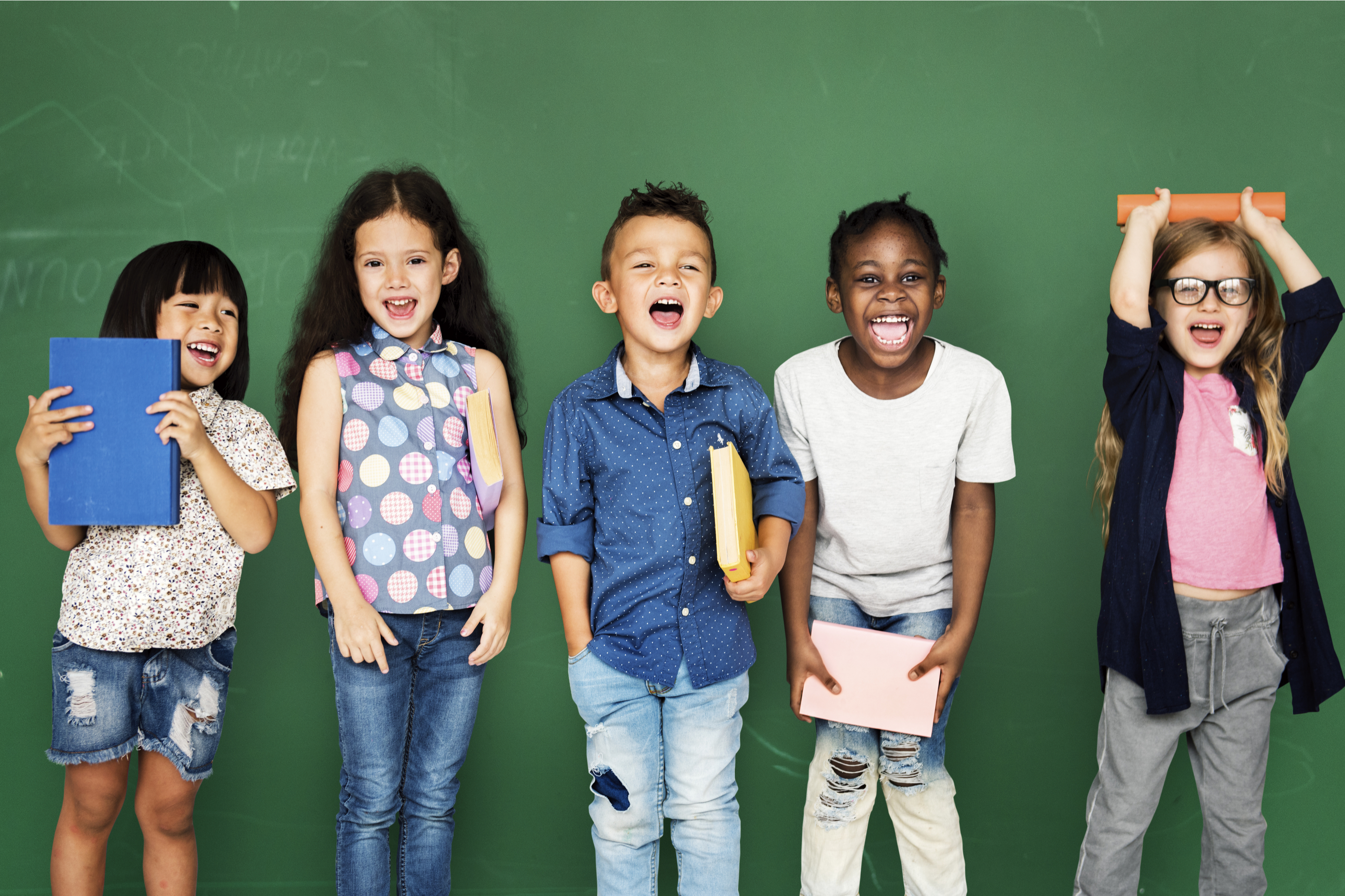 Different school. Школа Kids. Дети Билингвы в классе. Дети в 2 группах школьники. Школьники группа фото.