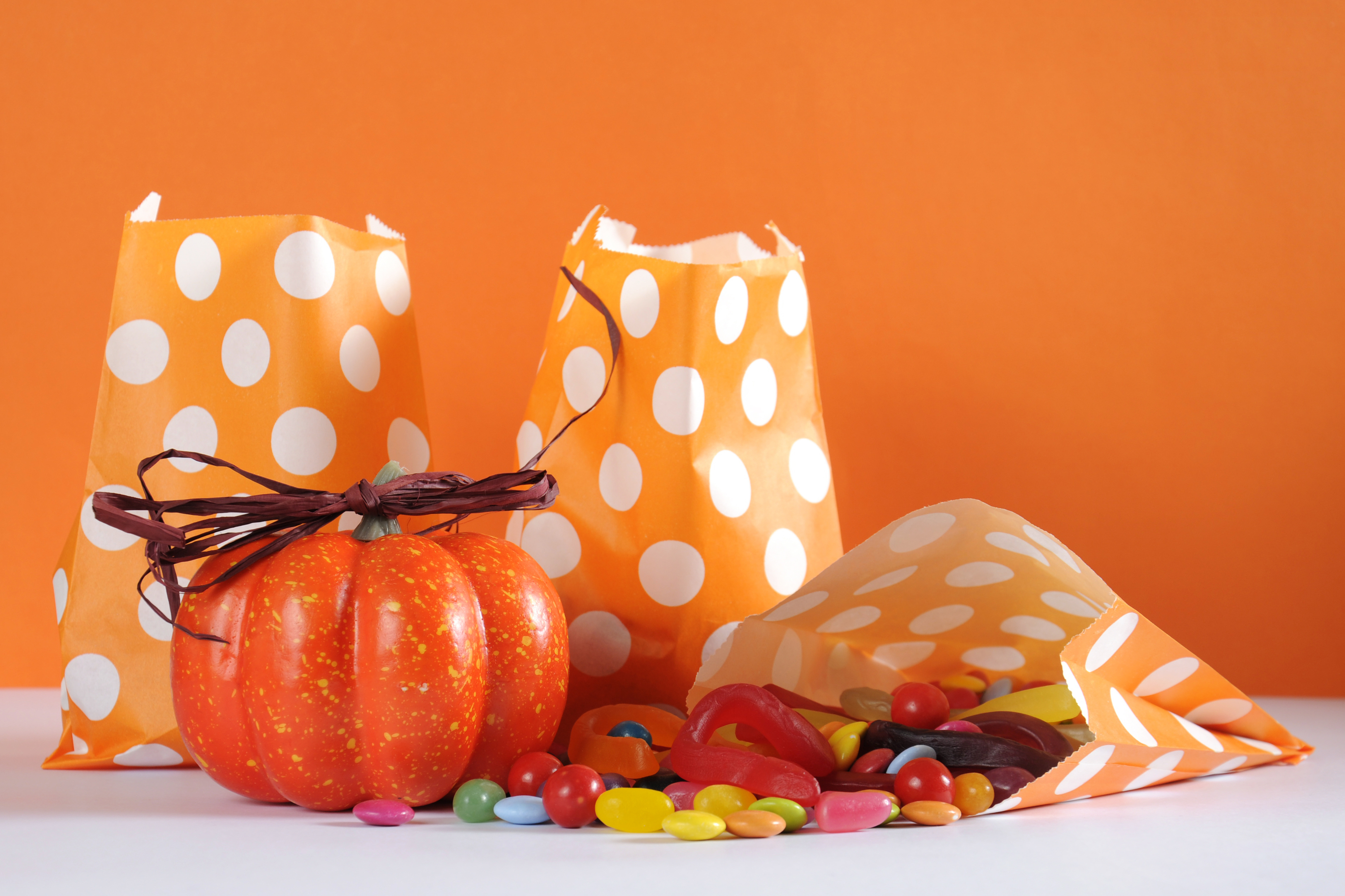 Have you ever given out Thanksgiving treat bags? They are a great way to make people extra grateful! Here are some ideas for Thanksgiving treat bags. 