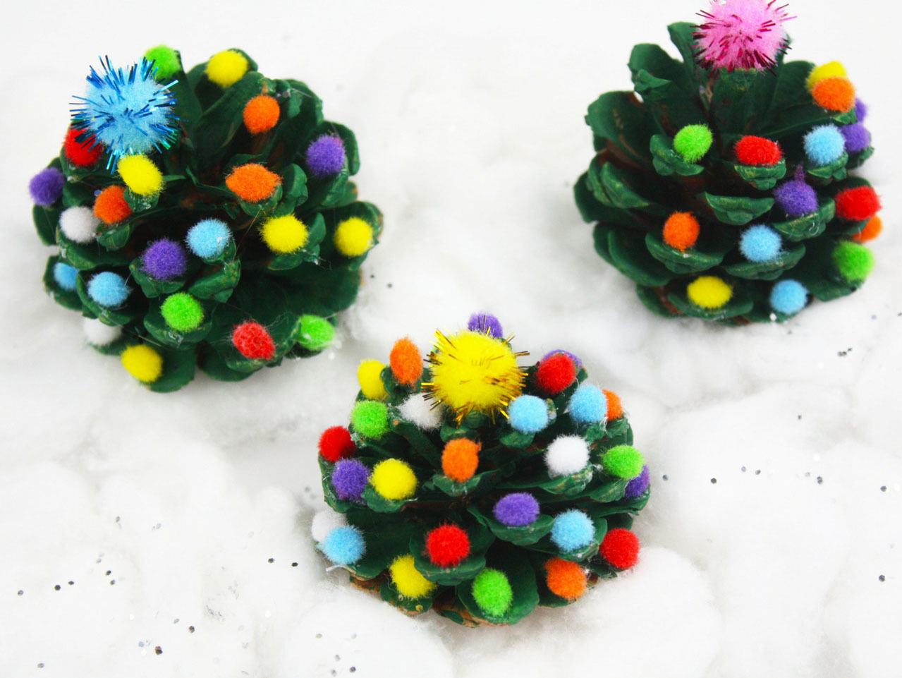 If you're looking for some fun Christmas crafts for your kiddos, that are easy to do, I've got you covered. These rustic Christmas crafts are so much fun to make! 