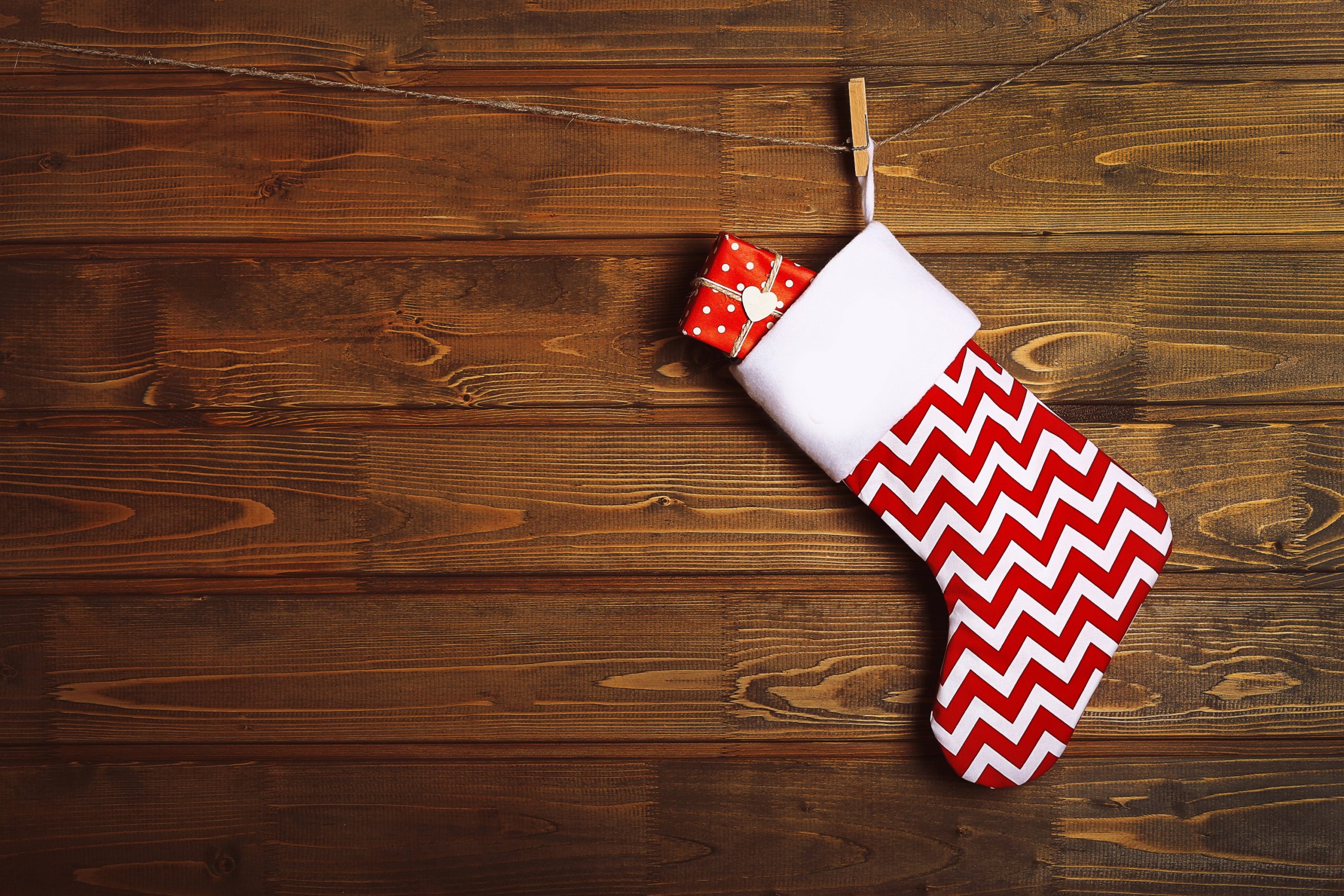 Are you trying to come up with a creative stocking for Christmas this year? Try making a oversized wooden stocking. They are so cute and easy to make. 