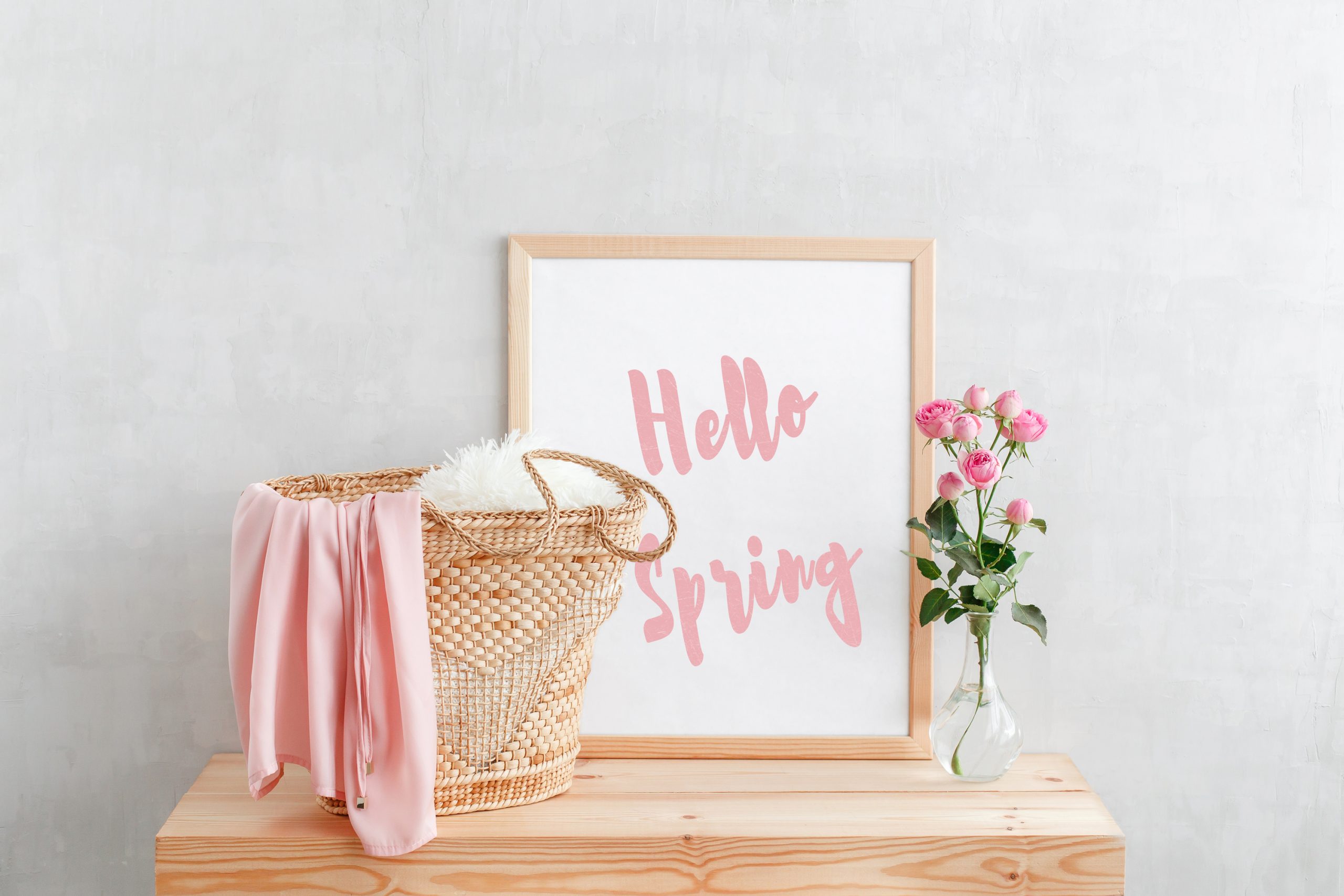 I'm throwing myself into making my own primitive spring crafts for my home. These are all pretty easy to make, you'll just need some of your usual craft supplies! This wood sign is easy to DIY and will add a nice pop of color to your home. 