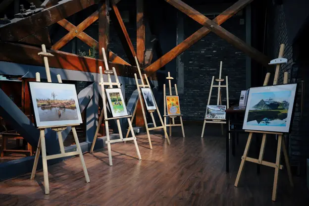 Five assorted paintings on scrap 'n easels - Scrap 'N Easel